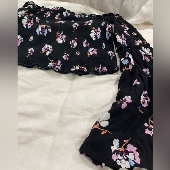 Off shoulder floral crop top with bell sleeves - Picture 6 of 6